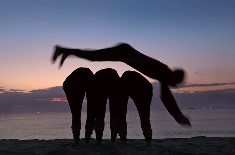 Luyện tập vượt chướng ngại vật.